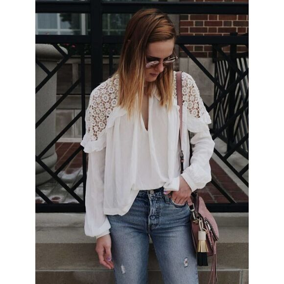 Free People Sz M A Little Bit Of Love White Crochet Shoulders Blouse - Picture 2 of 9